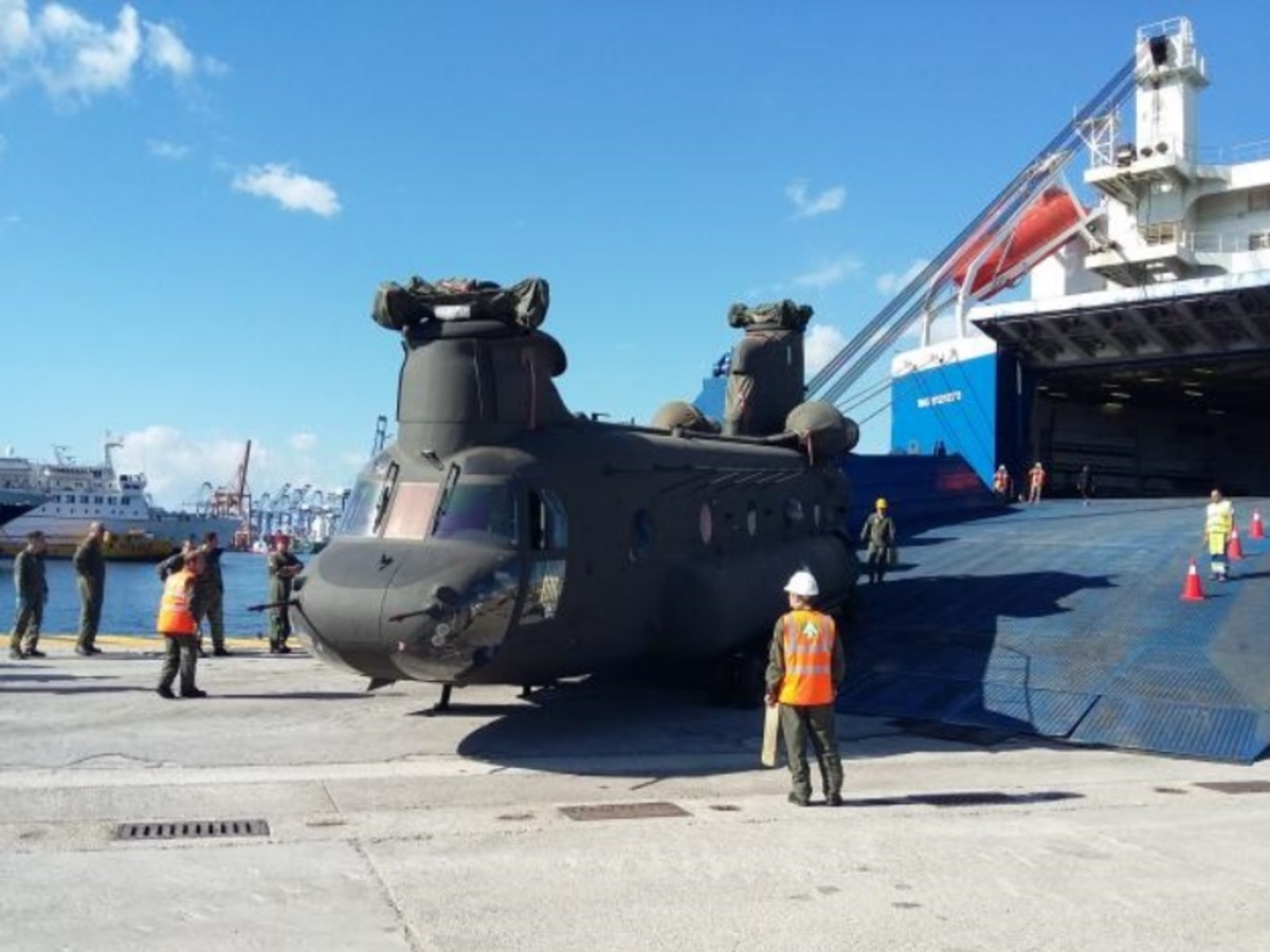 Αυτά τα ελικόπτερα CH-47D παραλάβαμε από τον… Τραμπ! [pics, vid]