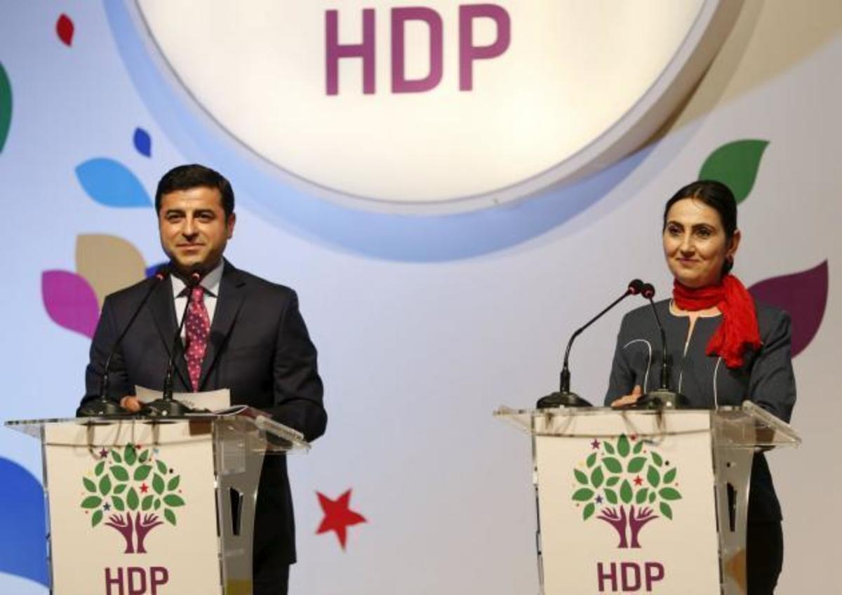 Τουρκία: Συνέλαβαν την ηγεσία του φιλοκουρδικού κόμματος HDP – Νύχτα τρόμου – [vid]