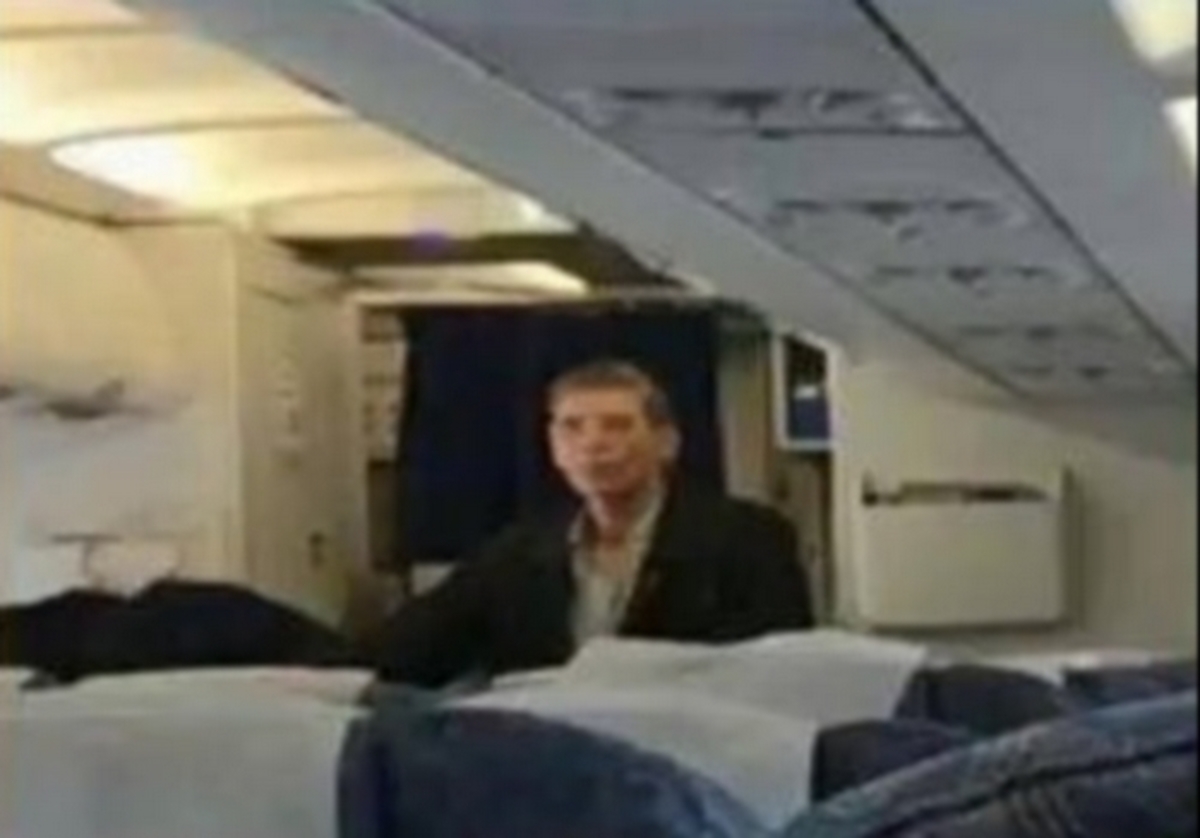 Ποιος είναι τελικά ο άντρας μέσα στο αεροπλάνο της Egypt Air;