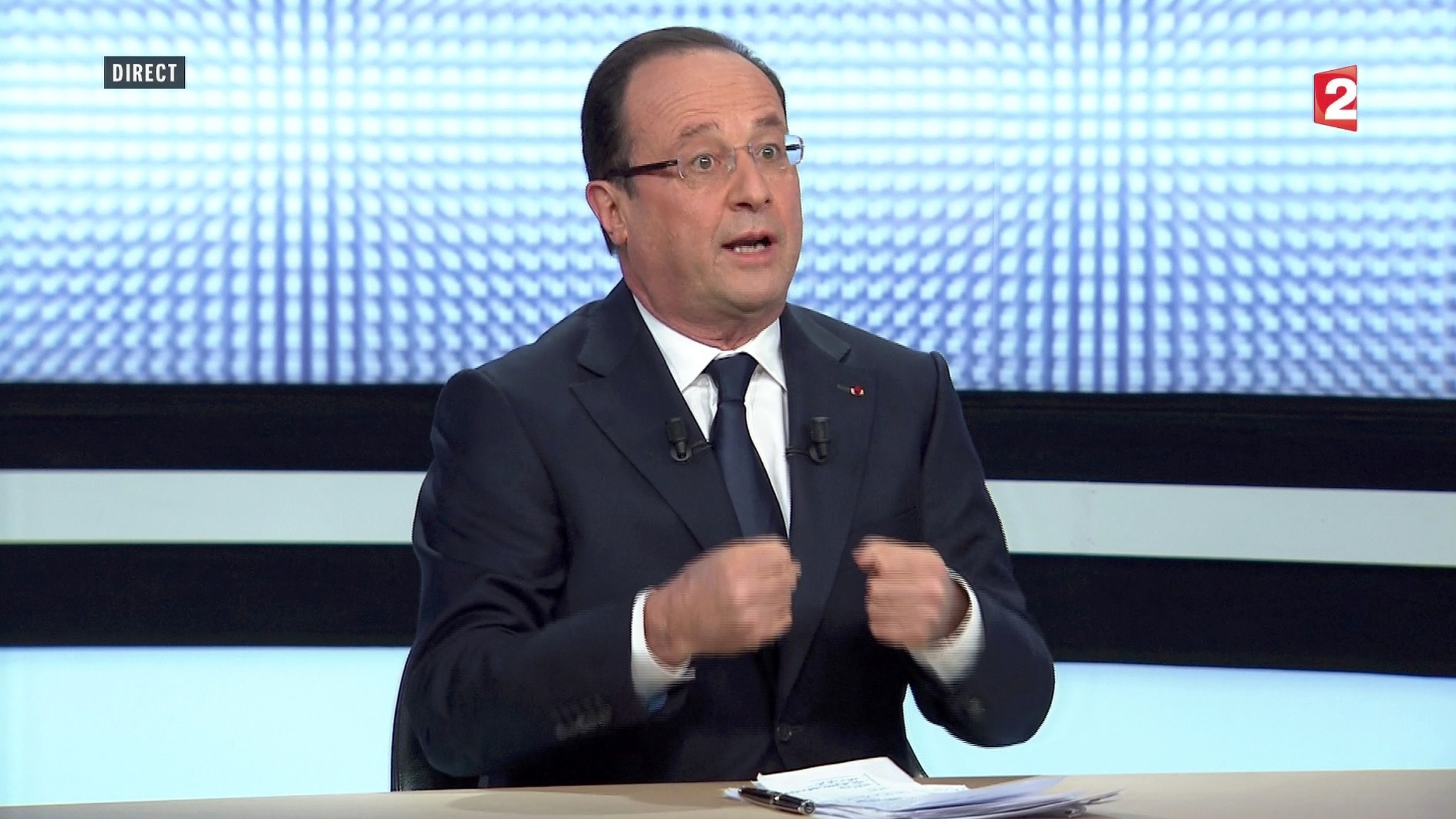 “Πικρά” σχόλια για τον Ολάντ μετά τη συνέντευξη που παρακολούθησαν 8 εκατ. τηλεθεατές