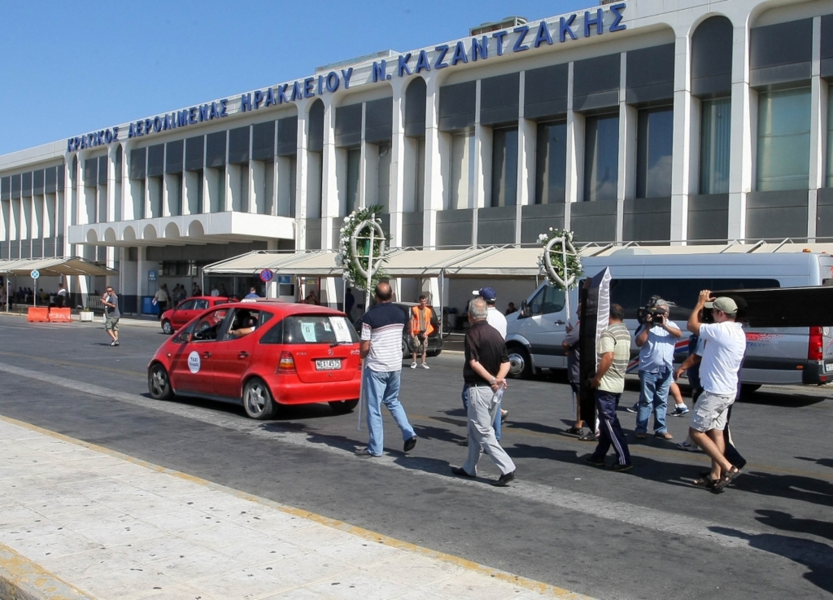 Διαμαρτυρία στο αεροδρόμιο Ηρακλείου από ταξιτζήδες
