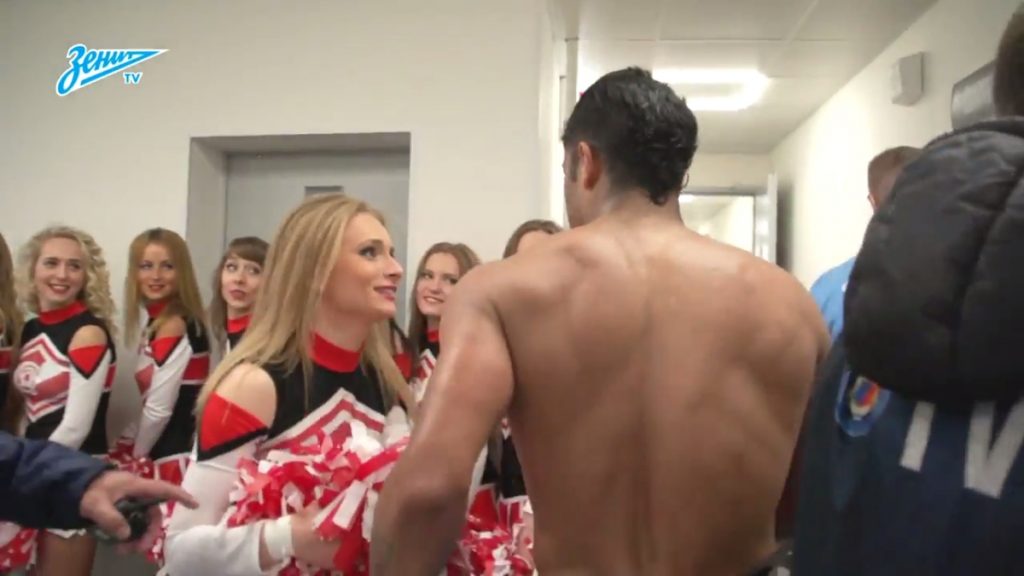 Τσιρλίντερ την έπεσε στον Χουλκ! (VIDEO)