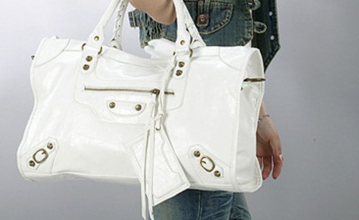 Έκοβε τσάντες και τις ξάφριζε