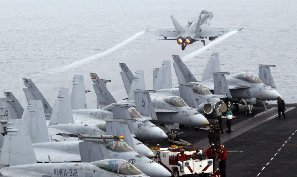Πολεμικά των ΗΠΑ και του Ισραήλ κατευθύνονται στον Περσικό