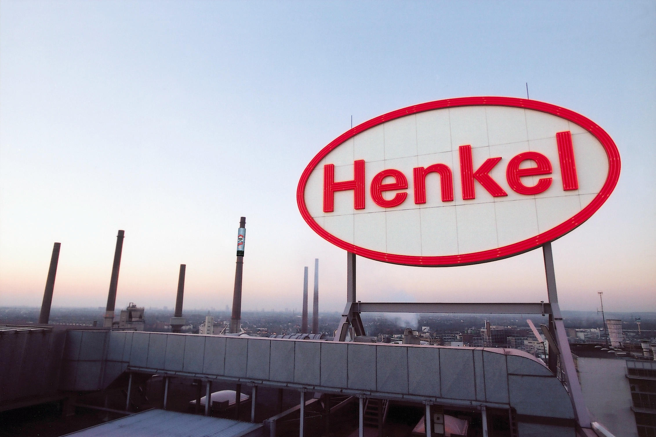 Η Henkel Hellas επαναφέρει την παραγωγή απορρυπαντικών και καθαριστικών στην Ελλάδα