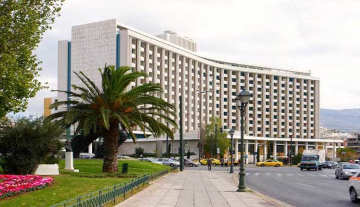Bloomberg: Η Alpha Bank σχεδιάζει να πουλήσει το ξενοδοχείο Hilton