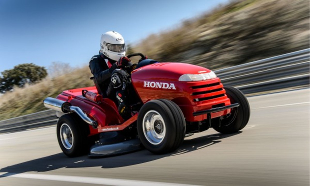 Το χλοοκοπτικό της Honda που “πιάνει” 187 km/h και κέρδισε μια θέση στα ρεκόρ Guinness (VIDEO)