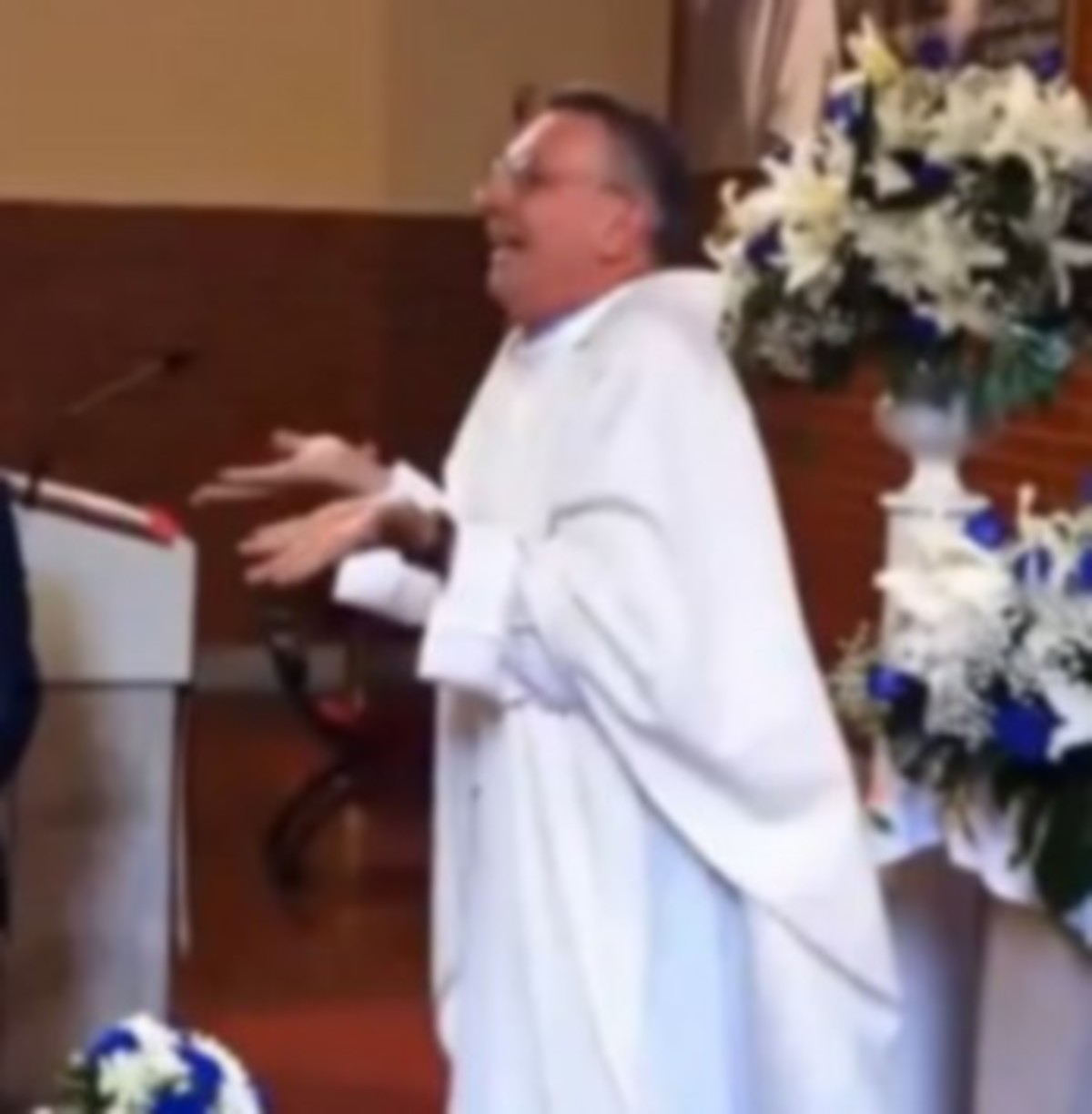 Ιερέας ”ξεσαλώνει” σε εκκλησία