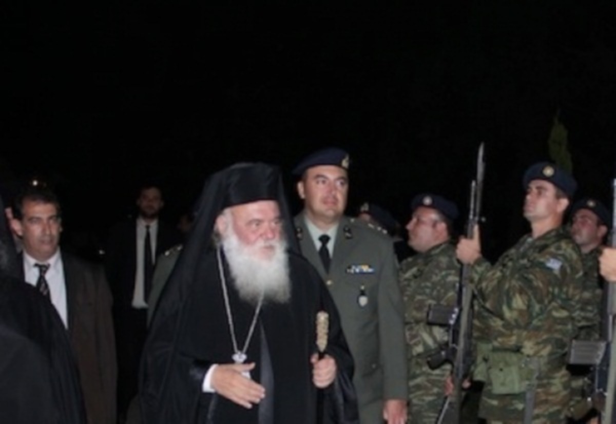 Ο Αρχιεπίσκοπος Ιερώνυμος στο στρατόπεδο του Λαγκαδά