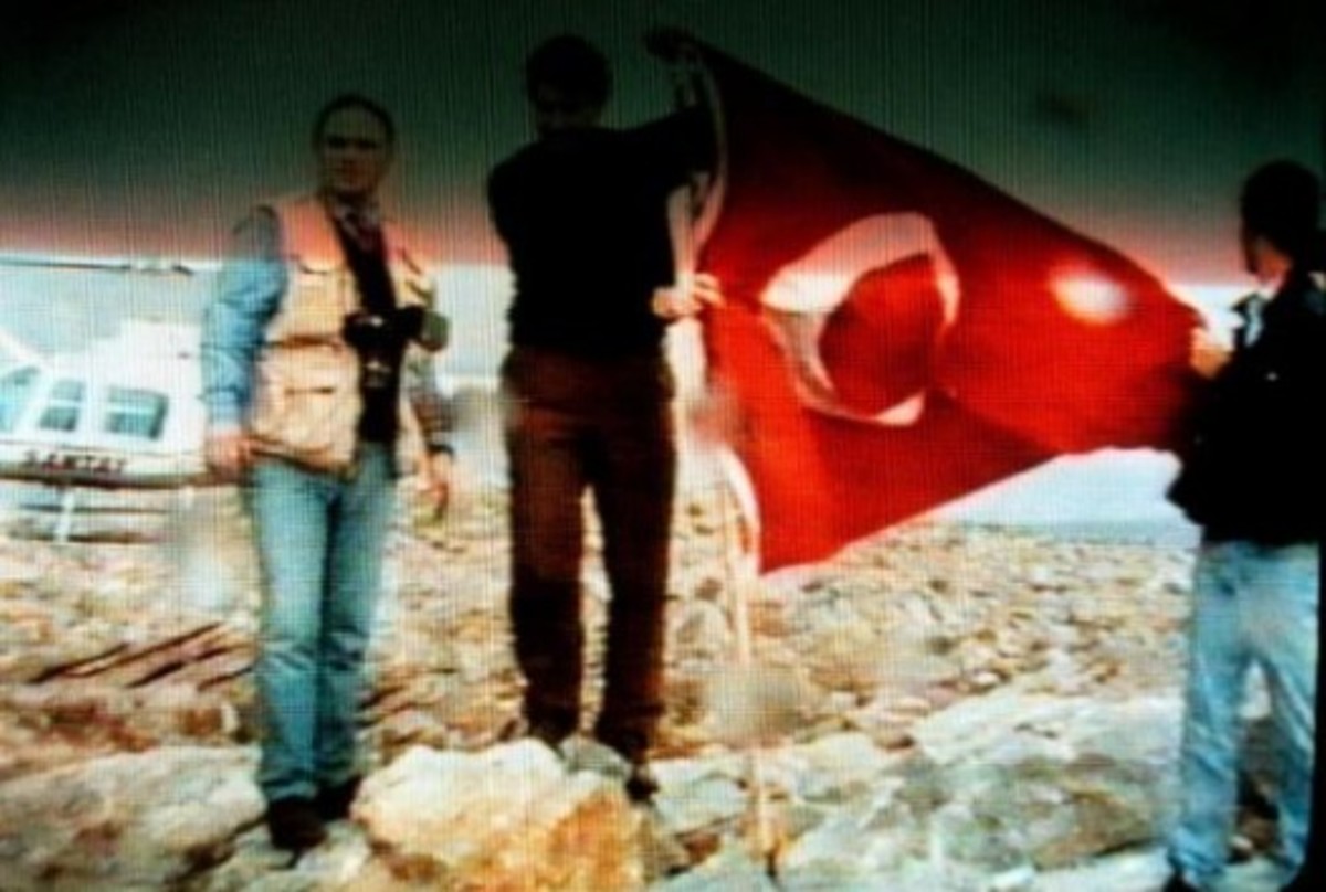 ΙΜΙΑ και Τούρκοι κομάντος: Όχι μόνο ζουν, βγάζουν και βιβλίο, εκθέτοντας πολλούς στην Αθήνα