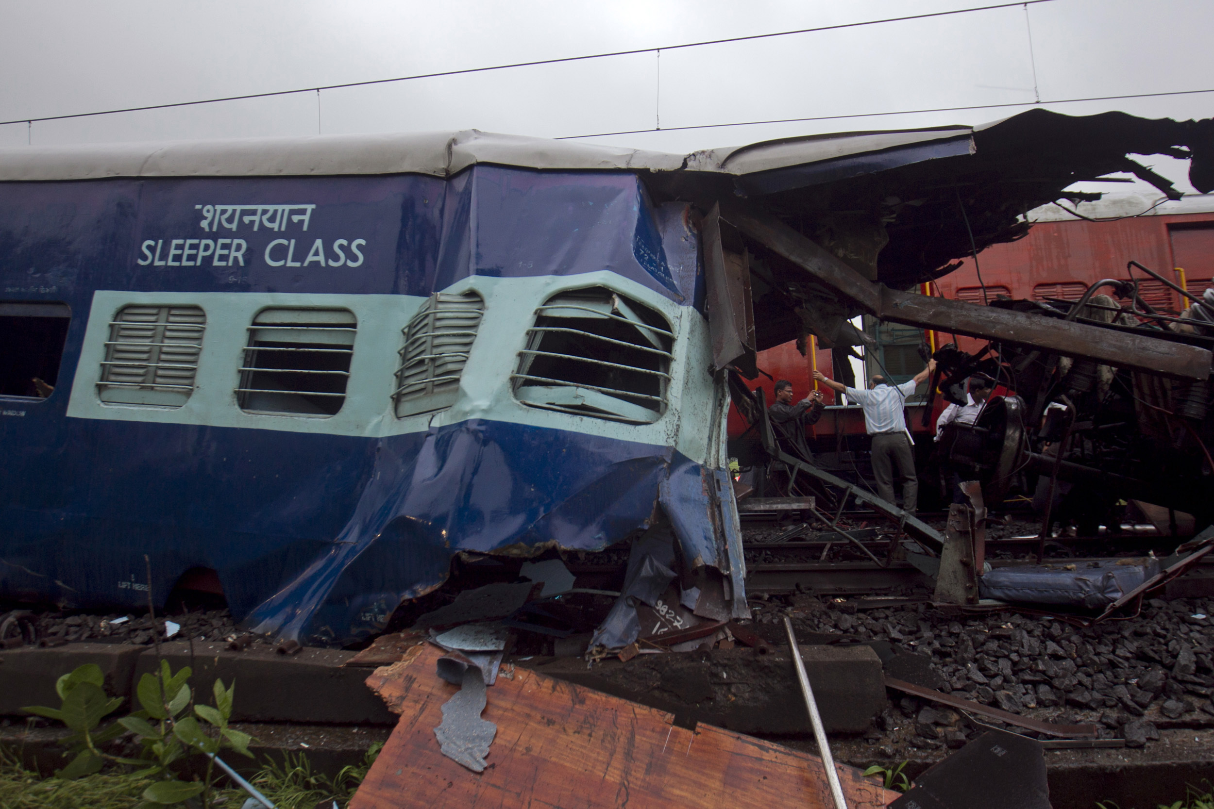 Ινδία: 47 νεκροί από πυρκαγιά σε τρένο