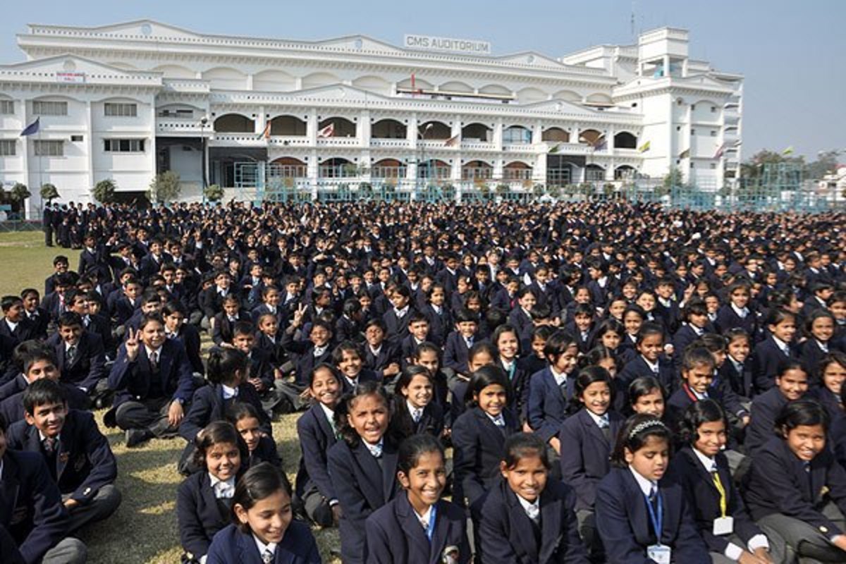 45.000 μαθητές σε ένα μόνο σχολείο!