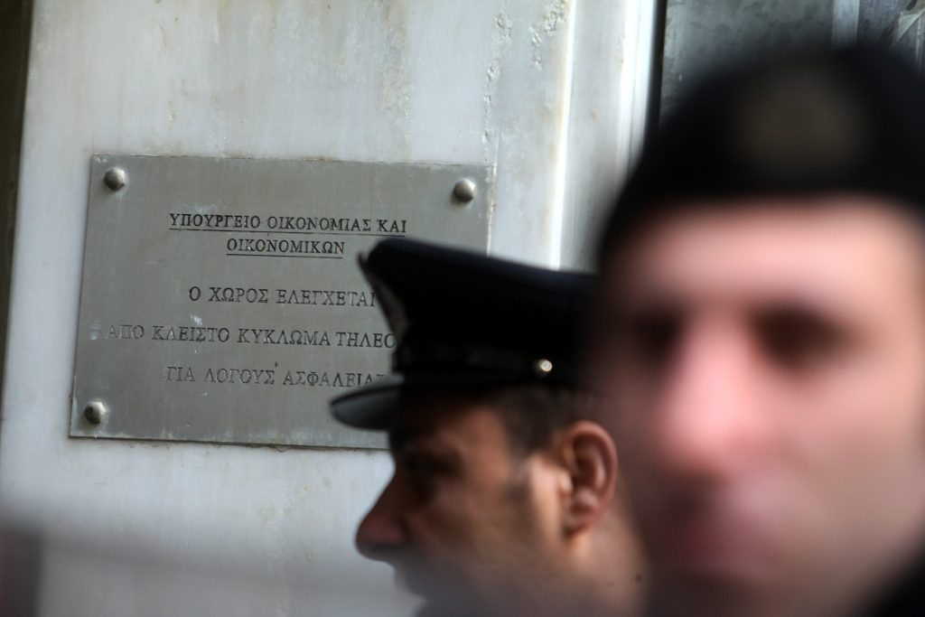Θρίλερ με την εμπλοκή για τις ληξιπρόθεσμες – Η τρόικα δεν δέχεται τίποτα και τα χρέη γιγαντώνονται