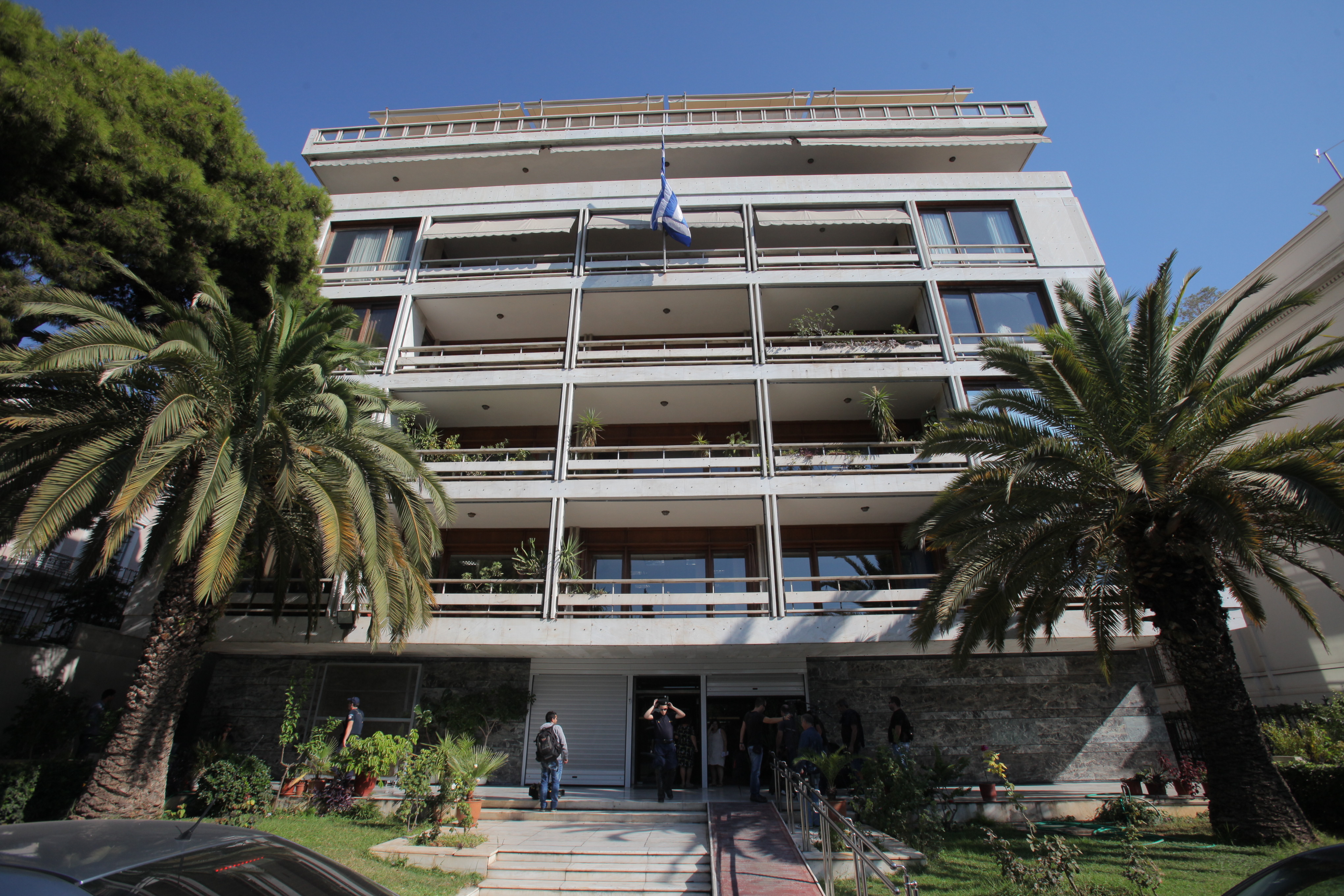 Στοιχεία από δέκα υπουργεία: Πώς μειώθηκαν οι δομές στο 50%