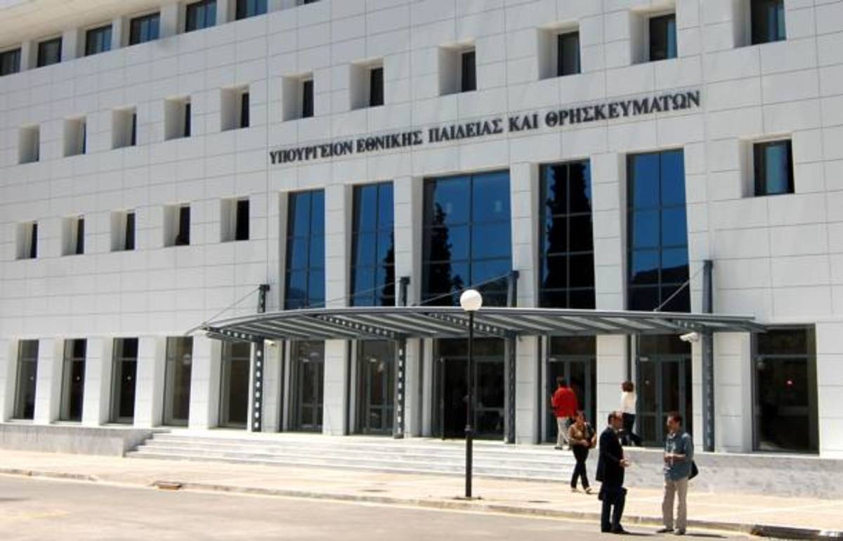 Κεραυνοί” κατά του υφυπουργού Παιδείας από συνεργάτη του που τα βρόντηξε και παραιτήθηκε