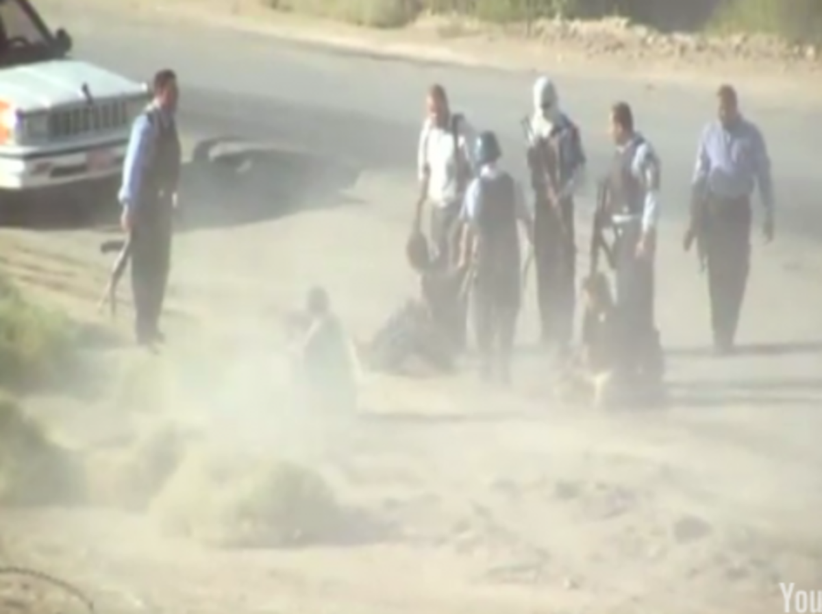 Βίντεο-σοκ από Ιράκ:αστυνομική βία κατά πολιτών.Τους χτυπούν και πυροβολούν!