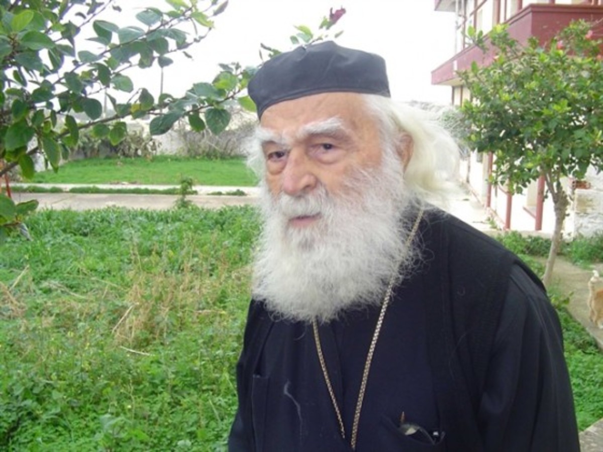 ΖΩΝΤΑΝΗ ΜΕΤΑΔΟΣΗ: Η εξόδιος ακολουθία του Μητροπολίτη Ειρηναίου