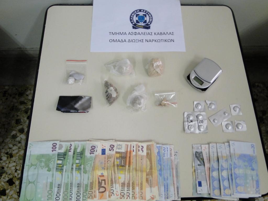 Τα ναρκωτικά που κατέσχεσαν οι αστυνομικοί - ΦΩΤΟ ΕΛ.ΑΣ.