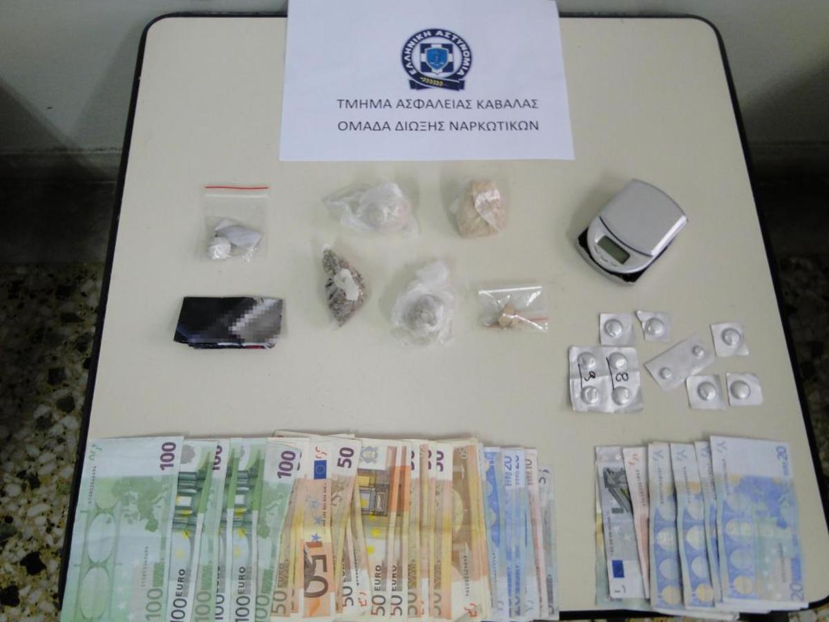 Τα ναρκωτικά που κατέσχεσαν οι αστυνομικοί - ΦΩΤΟ ΕΛ.ΑΣ.