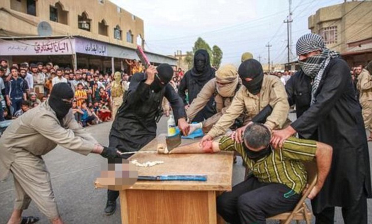 Τζιχαντιστές ακρωτηρίασαν τα χέρια 2 αντρών – Αγνόησαν τον αρχηγό τους οι μαχητές του ISIS