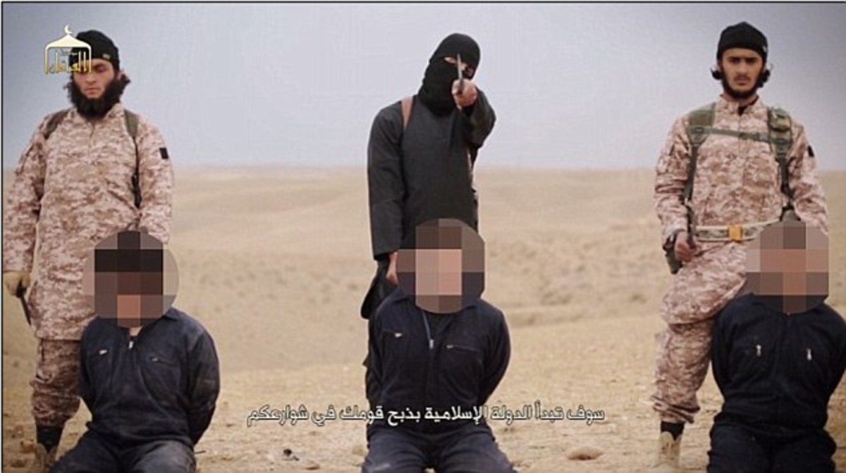 ISIS: Πολύωρο γύρισμα και 200.000 δολάρια για το βίντεο φρίκης με τους μαζικούς αποκεφαλισμούς