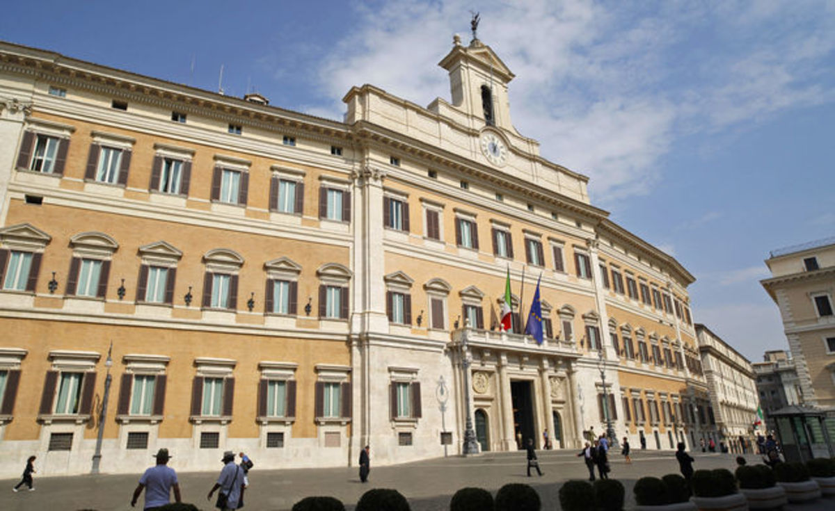 Ιταλία: Ορκωτοί λογιστές ελέγχουν τους ισολογισμούς των κομμάτων