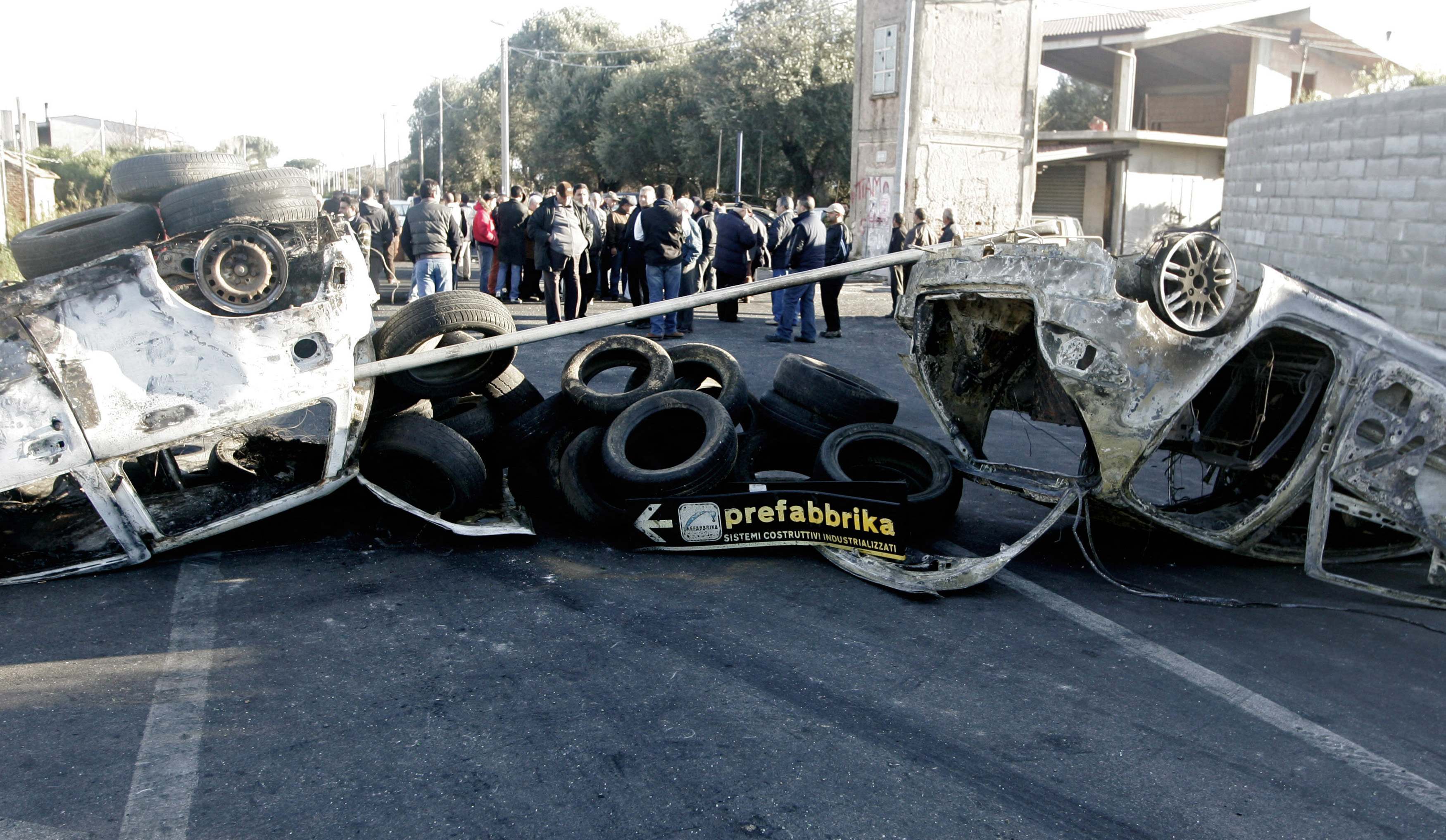 Οδοφράγματα έστησαν οι κάτοικοι του Ροζάρνο. ΦΩΤΟ REUTERS