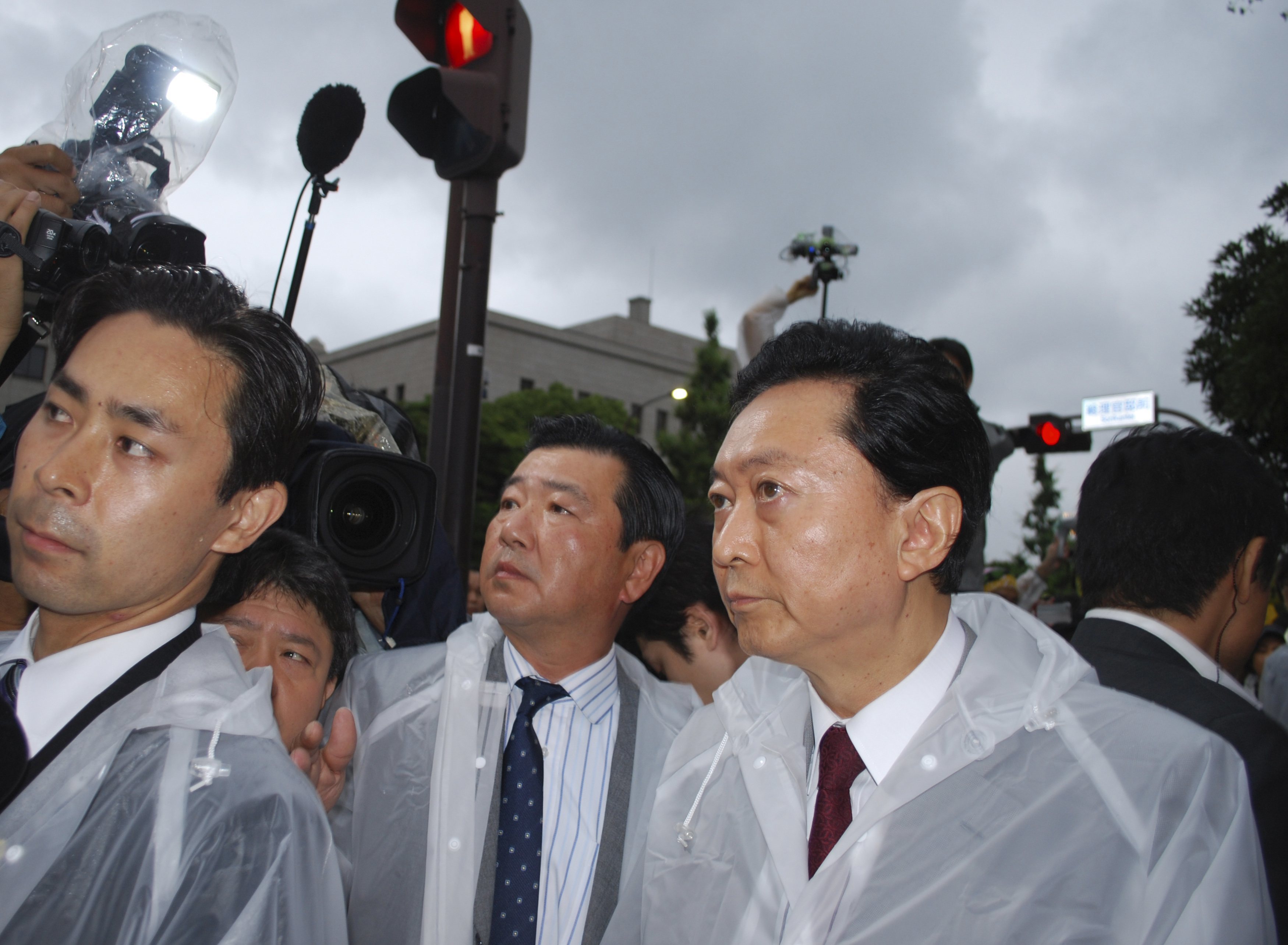 Ο πρώην πρωθυπουργός της Ιαπωνίας διαδηλώνει κατά των πυρηνικών σταθμών