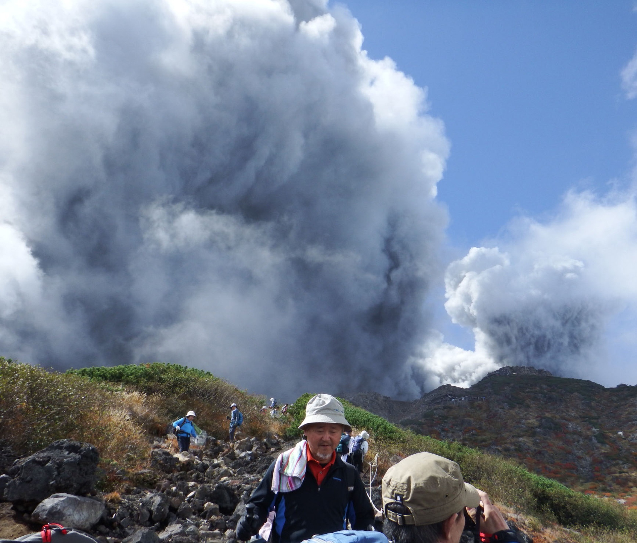 Опасным факторам возникающим при извержении вулканов