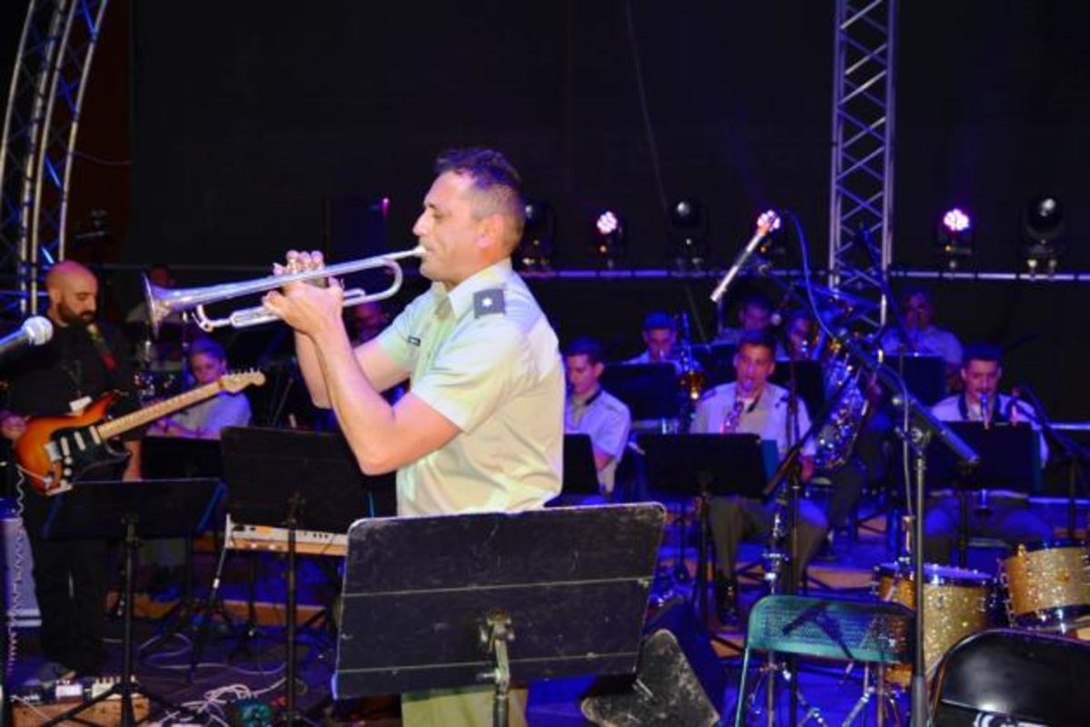 H ‘’Big Band’’ της Στρατιωτικής Μουσικής άνοιξε την ‘’αυλαία’’ στο ”Athens Technopolis Jazz Festival’ ‘[vids]