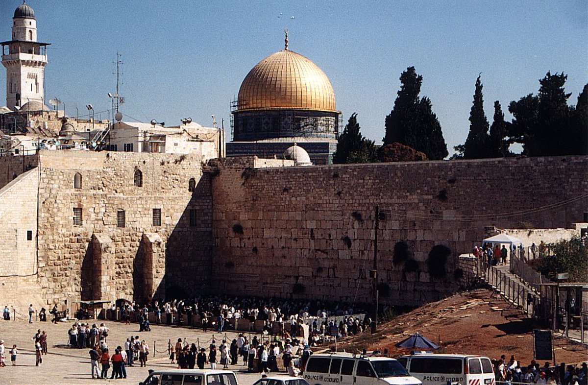 Επίθεση με πέτρες δέχτηκε υπουργός στην Ιερουσαλήμ