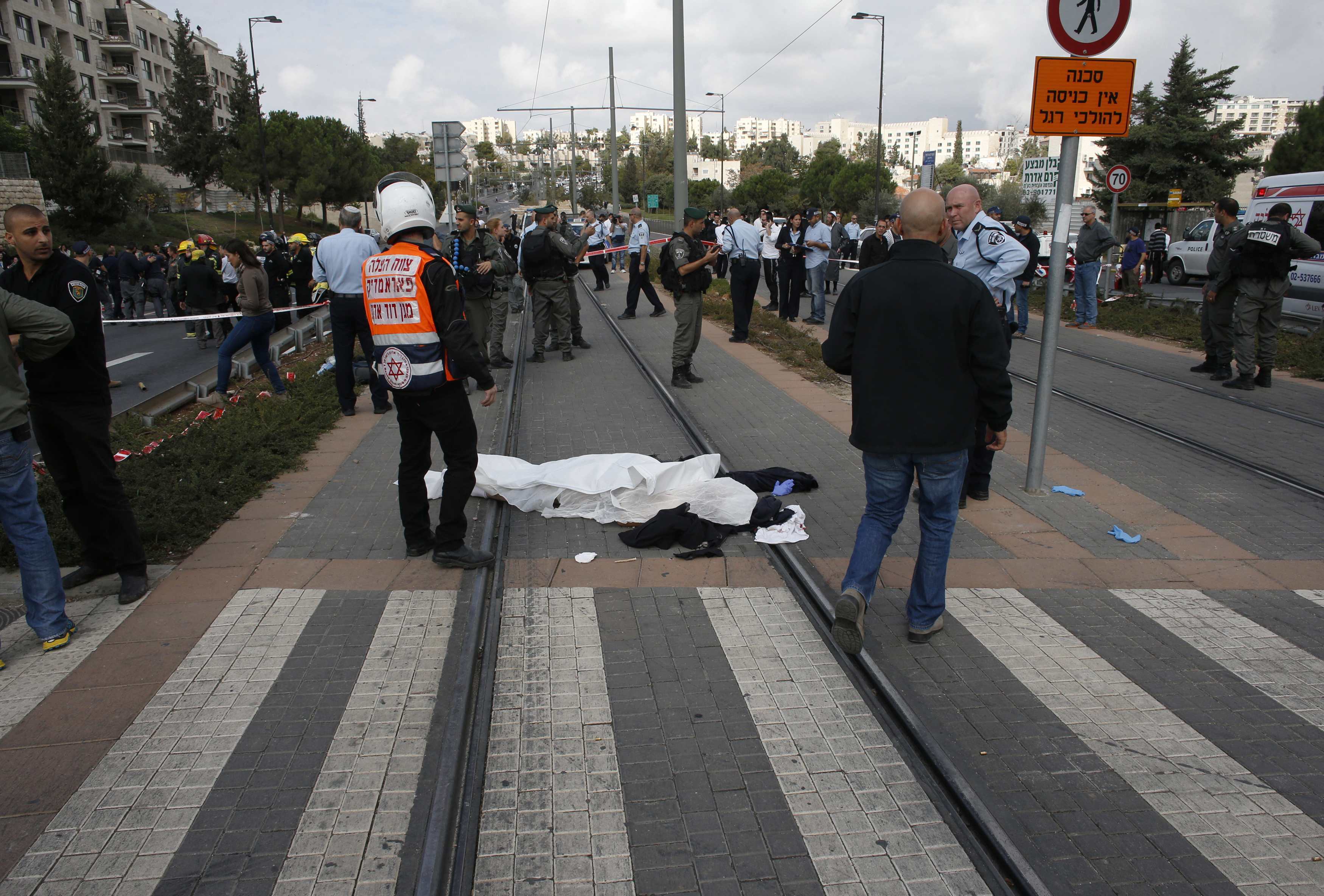 Έριξε το αυτοκίνητό του σε πεζούς και μετά βγήκε και τους χτυπούσε με λοστό