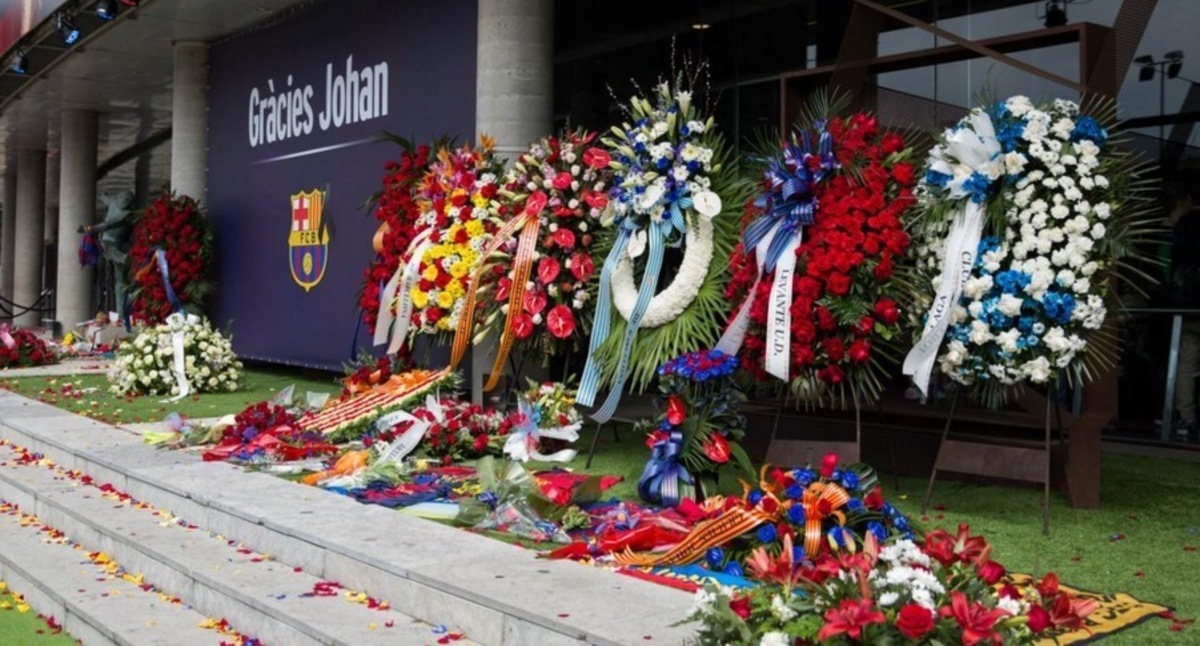 Η Μπαρτσελόνα τίμησε τον Κρόιφ πριν από την προπόνηση