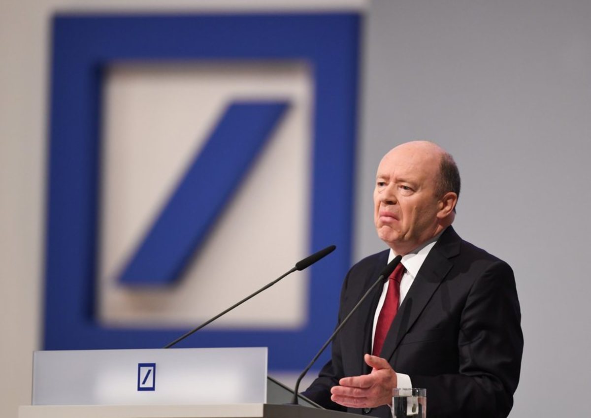 Deutsche Bank: Βουτιά κερδών στο δεύτερο τρίμηνο – Πιθανές νέες περικοπές δαπανών
