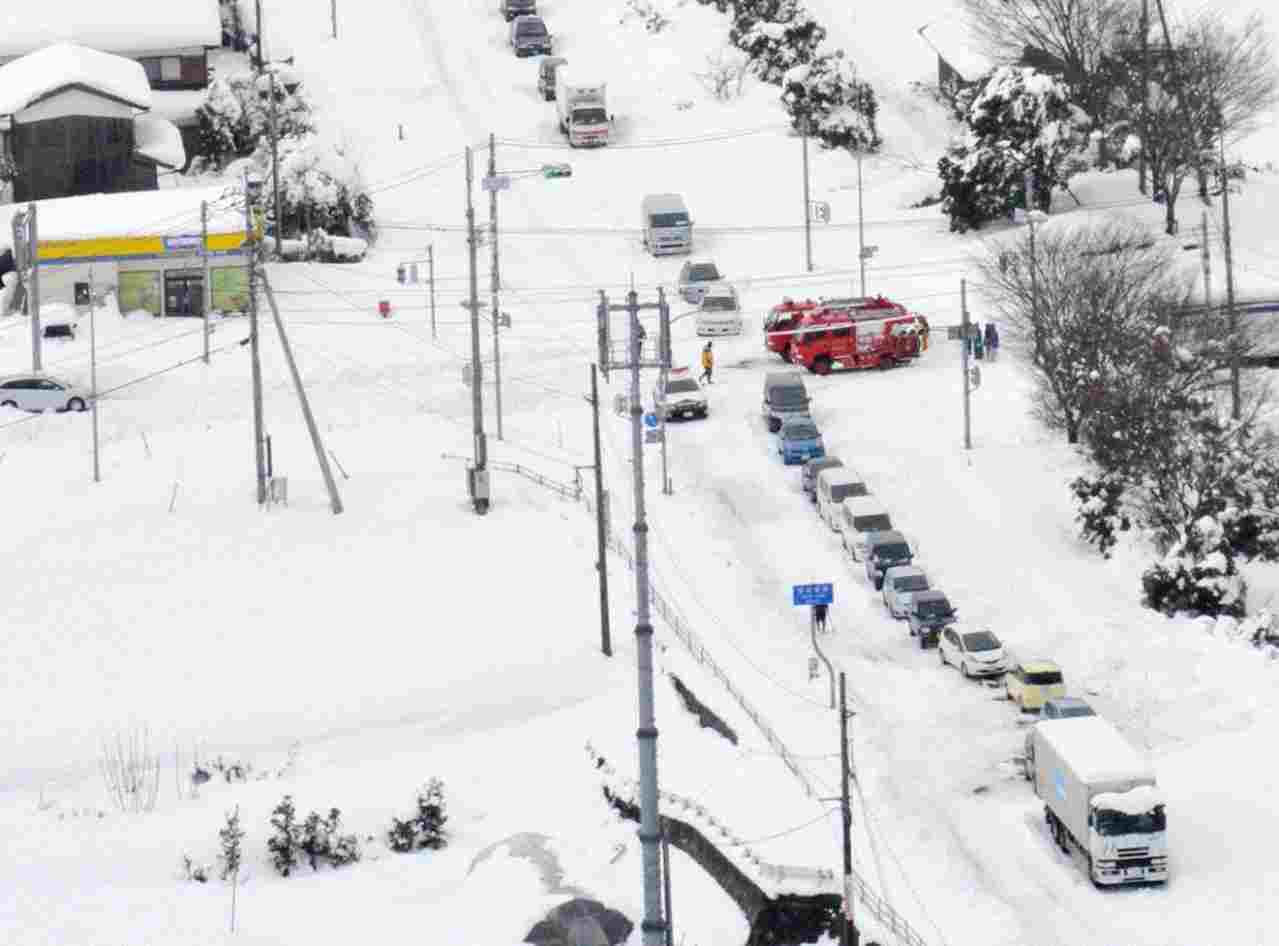Ιαπωνία: 1.000 άτομα πέρασαν την Πρωτοχρονιά στο χιόνι!