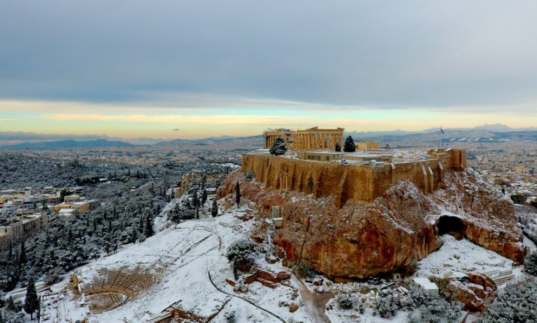 Εικόνες μαγεία από τη χιονισμένη Αθήνα!
