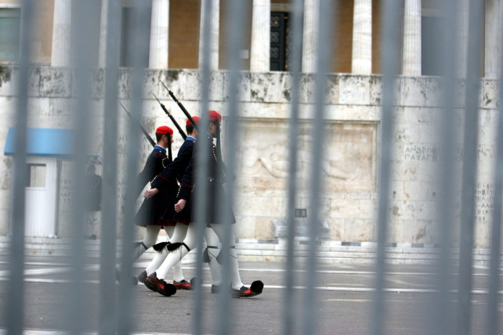 Η Μέρκελ … ανέβαλε την διαδήλωση!