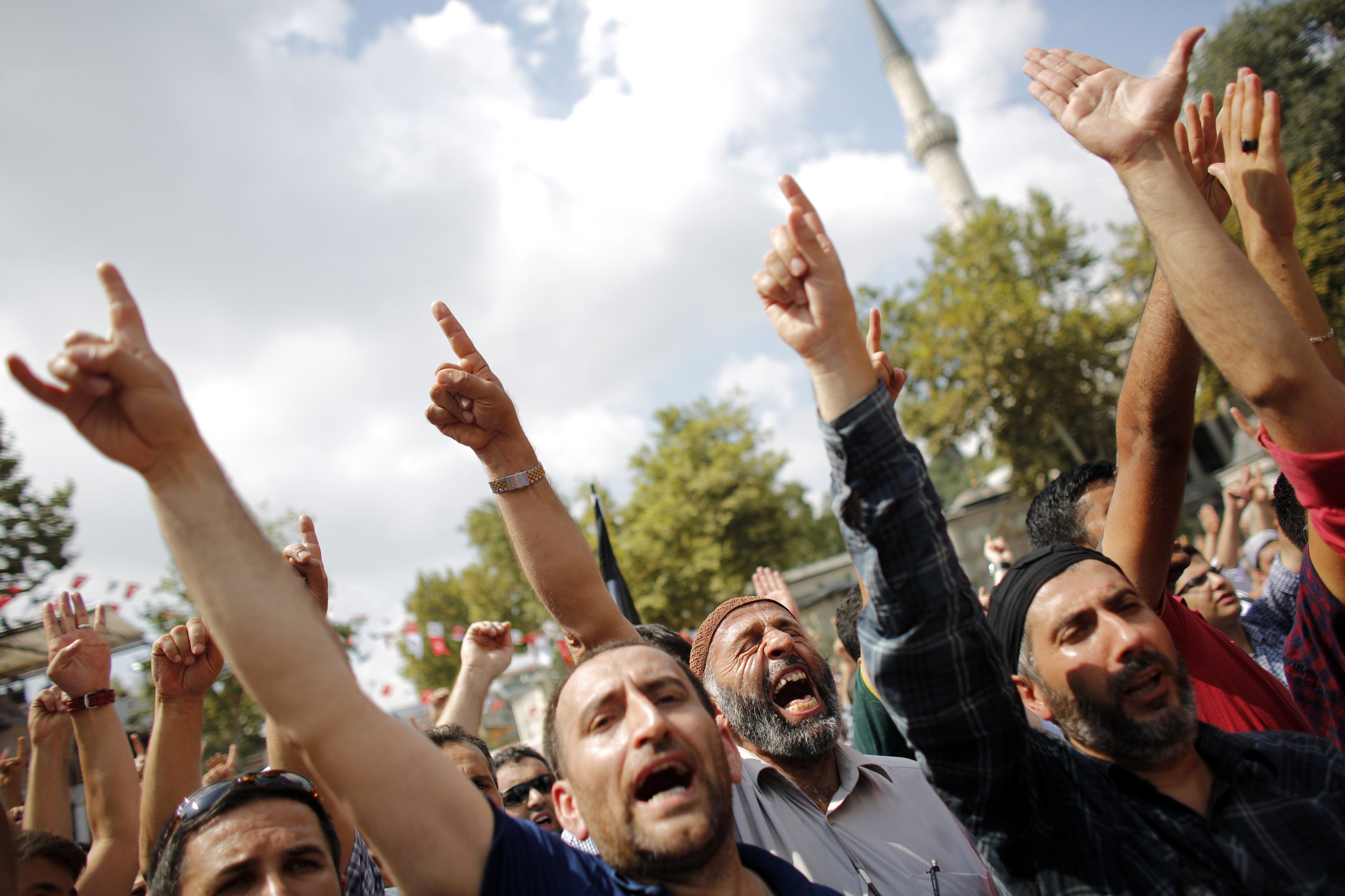 Ψύχραιμοι και ασφαλείς δηλώνουν οι Έλληνες της Αιγύπτου