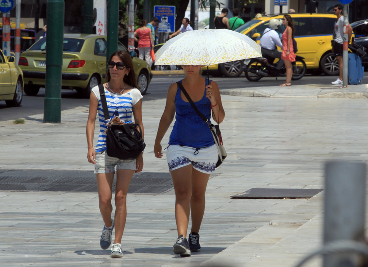 Καλοκαίρι με διαλείμματα! Βροχές, αστραπές και χαλάζι σε βόρεια Ελλάδα και Θεσσαλία – Απνοια, υγρασία και αφόρητη ζέστη στην Αττική