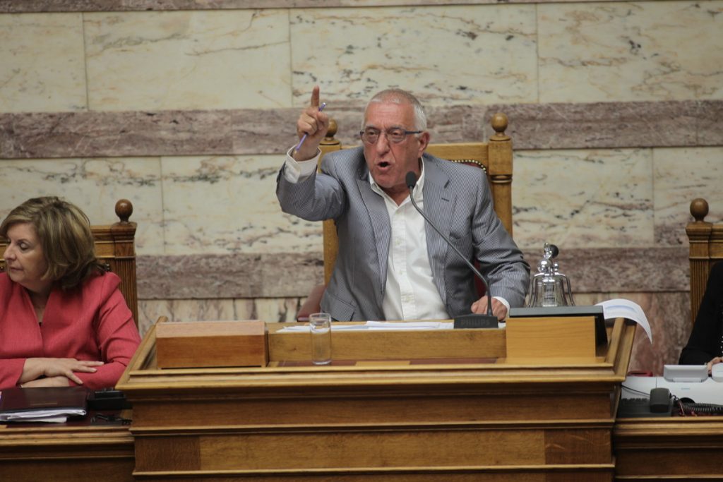 Έξαλλος ο Κακλαμάνης για τις απουσίες υπουργών – Θα προτείνει ποινολόγιο και αλλαγή κανονισμού