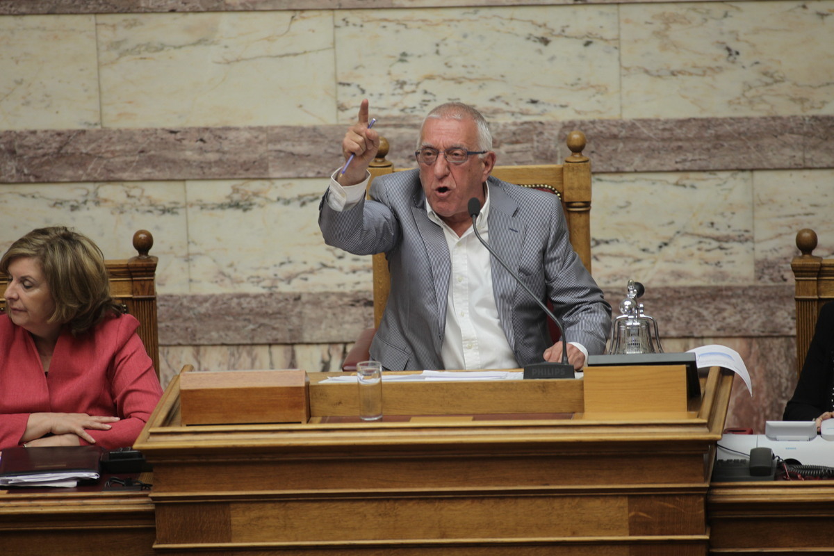 Έξαλλος ο Κακλαμάνης για τις απουσίες υπουργών – Θα προτείνει ποινολόγιο και αλλαγή κανονισμού