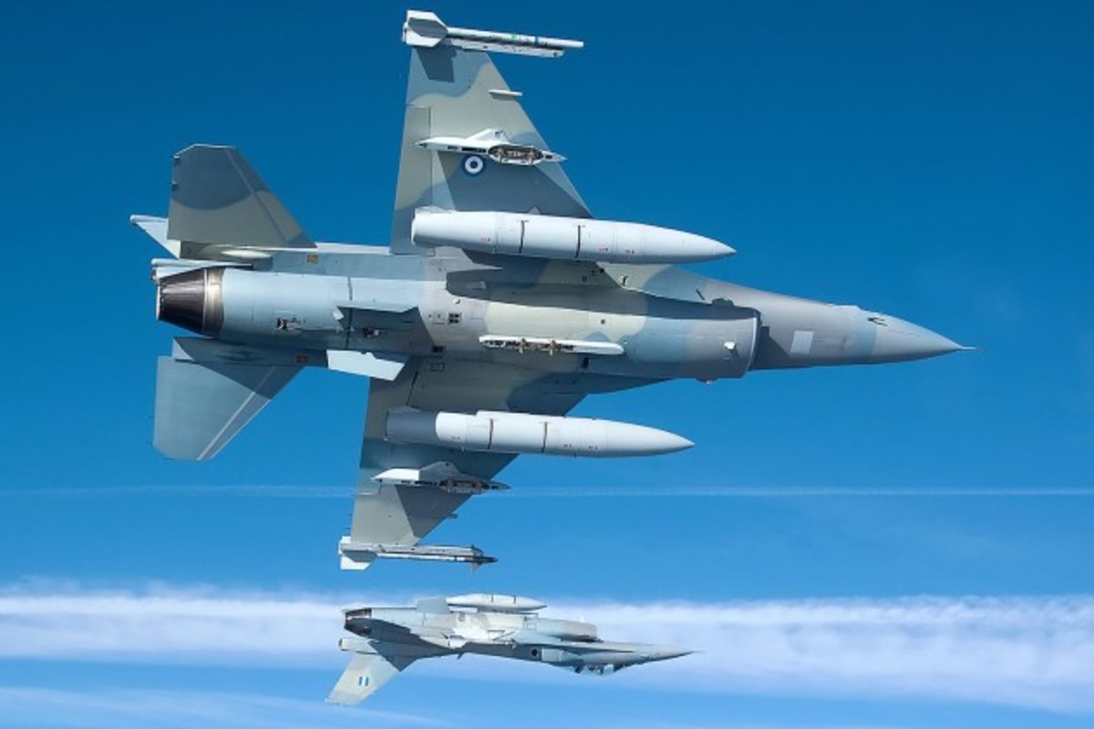 Παραλίγο τραγωδία με F 16 και αιωροπτεριστές