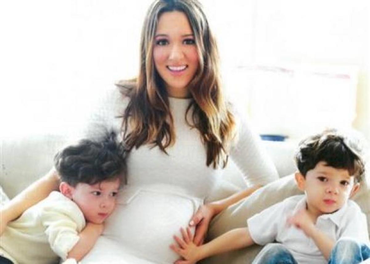 Καλομοίρα: Μετρά αντίστροφα για τον ερχομό της κόρης της!