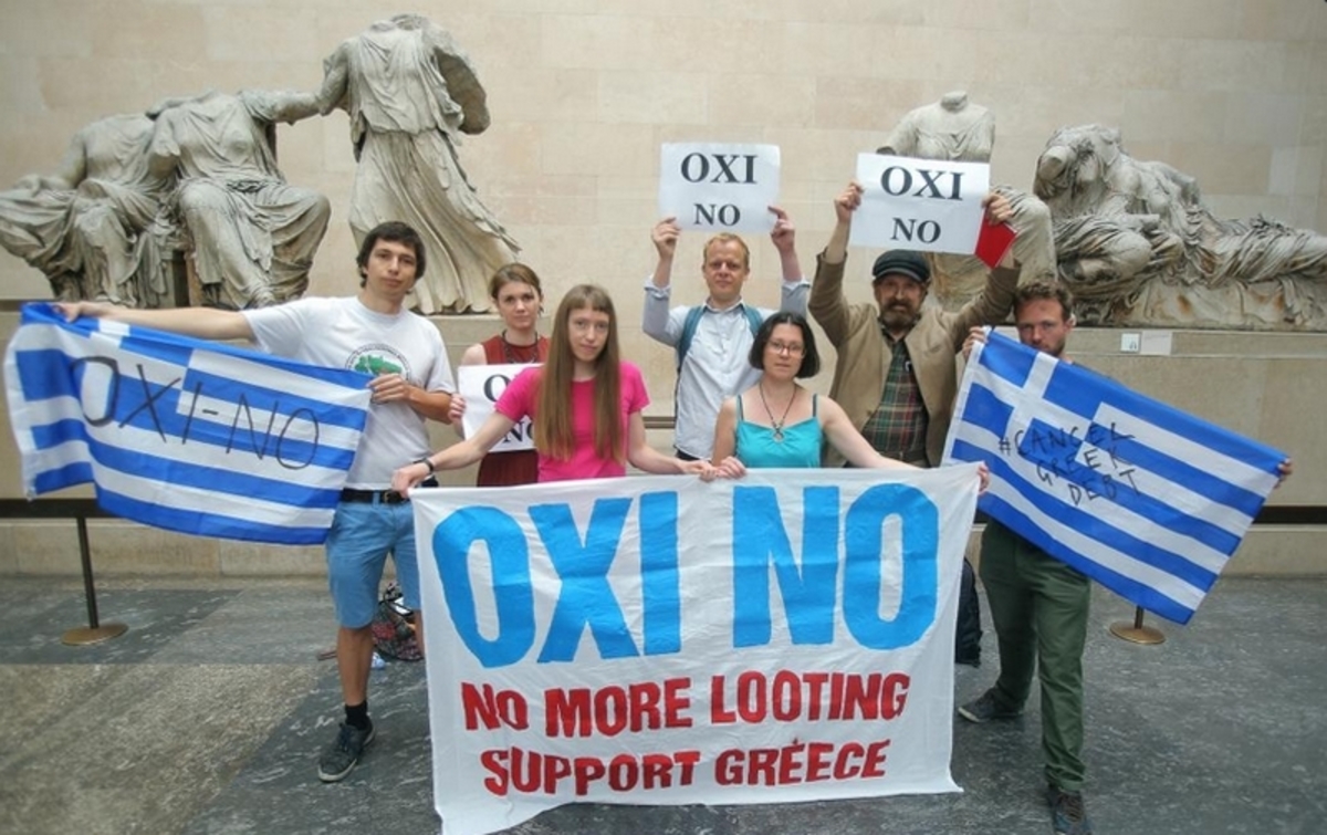 Δημοψήφισμα: Σήκωσαν πανό με ΟΧΙ στο Βρετανικό Μουσείο για την Ελλάδα