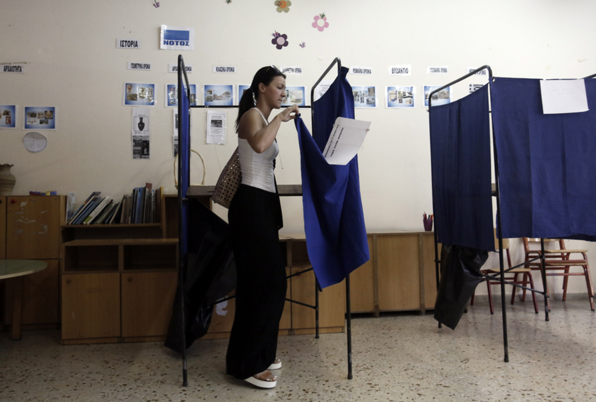Δημοψήφισμα 2015: Οι Έλληνες στις κάλπες – Στρατός και ΜΑΤ επί ποδός για οδομαχίες
