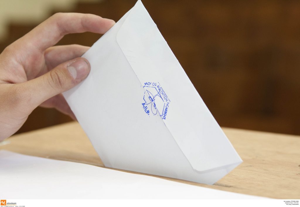 Νέα δημοσκόπηση δείχνει “ντέρμπι” ΝΔ-ΣΥΡΙΖΑ τρίτη η Χρυσή Αυγή