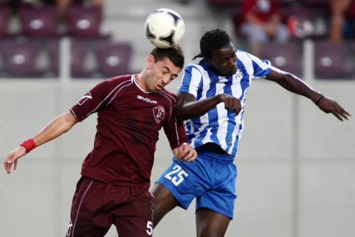 Έδιωξαν από την Ελλάδα διεθνή ποδοσφαιριστή από τη Λαμία με την υποψία ότι μπορεί να έχει Έμπολα – Δεν του επέτρεψαν ούτε να προπονηθεί