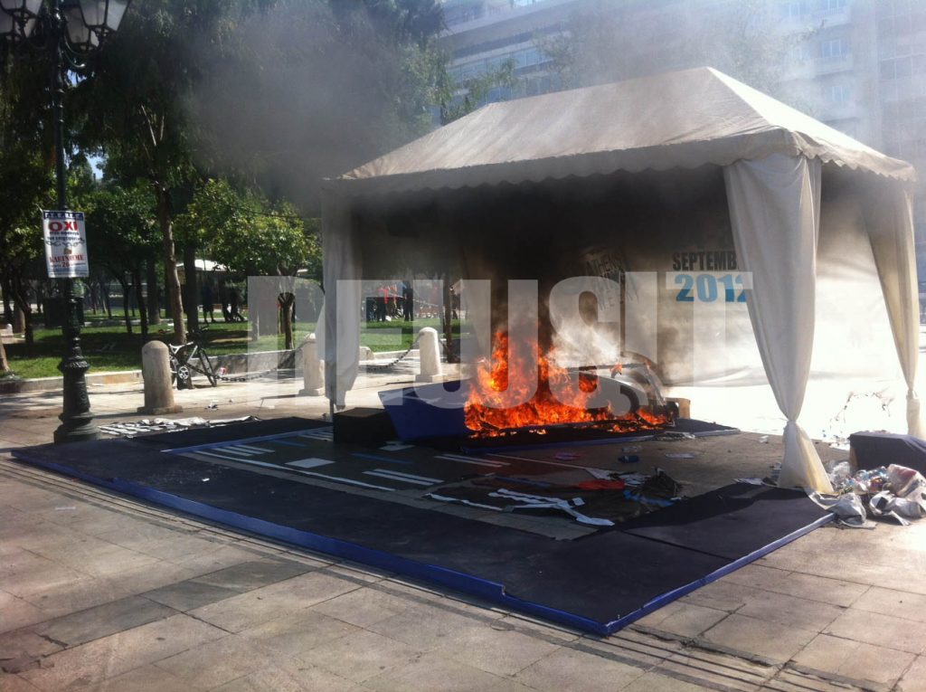 Ντροπή!Έκαψαν το Χαμόγελο του Παιδιού – Έβαλαν φωτιά στον Εθνικό Κήπο!