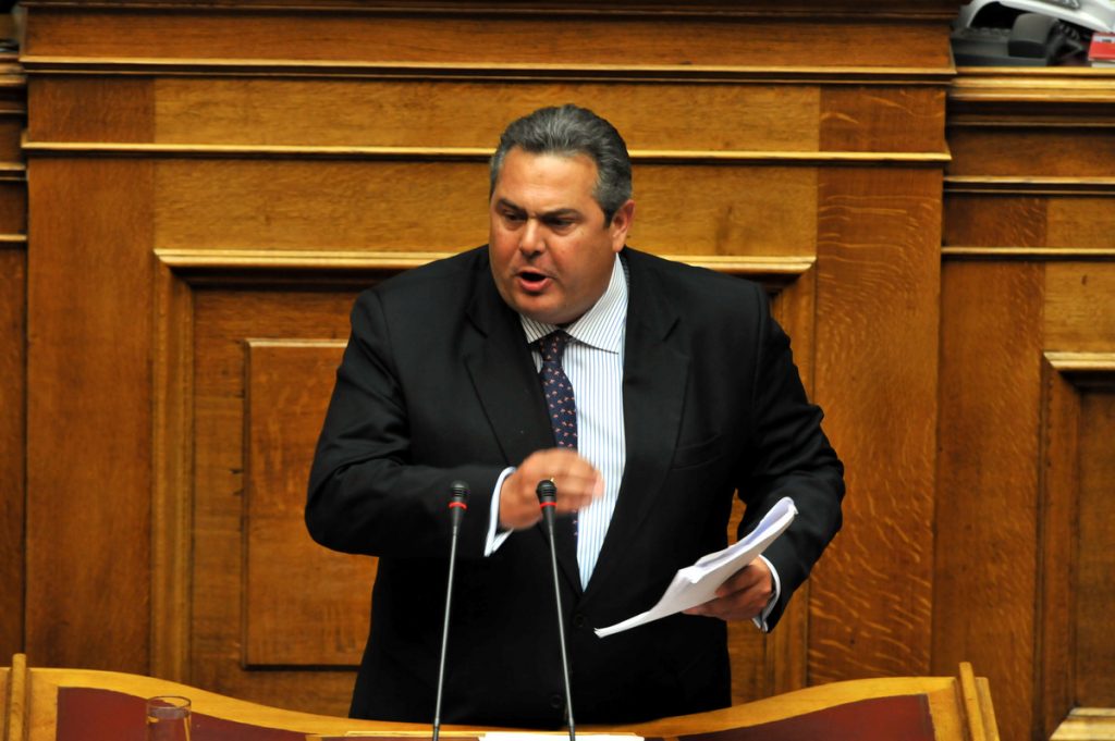 Επεισόδιο Καμμένου με δημοσιογράφο – Παρέδωσε μαθήματα δημοσιογραφίας – BINTEO
