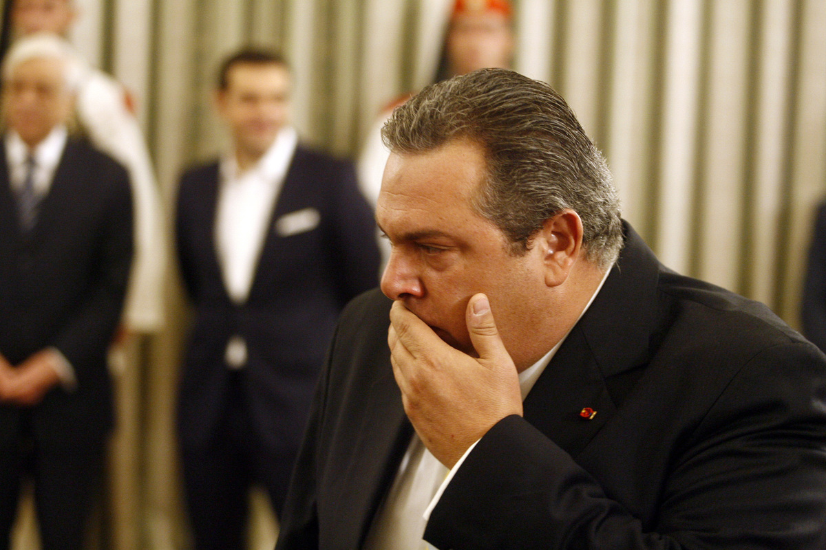 Γιατί ο Καμμένος πρέπει να στείλει λουλούδια στους πολιτικούς του αντιπάλους